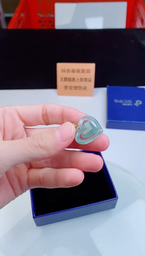 颈饰未镶嵌翡翠   ·