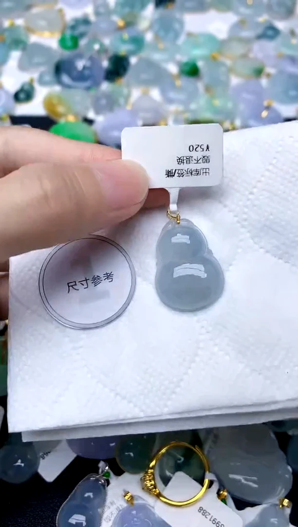 颈饰18K金镶嵌翡翠天然A货翡翠