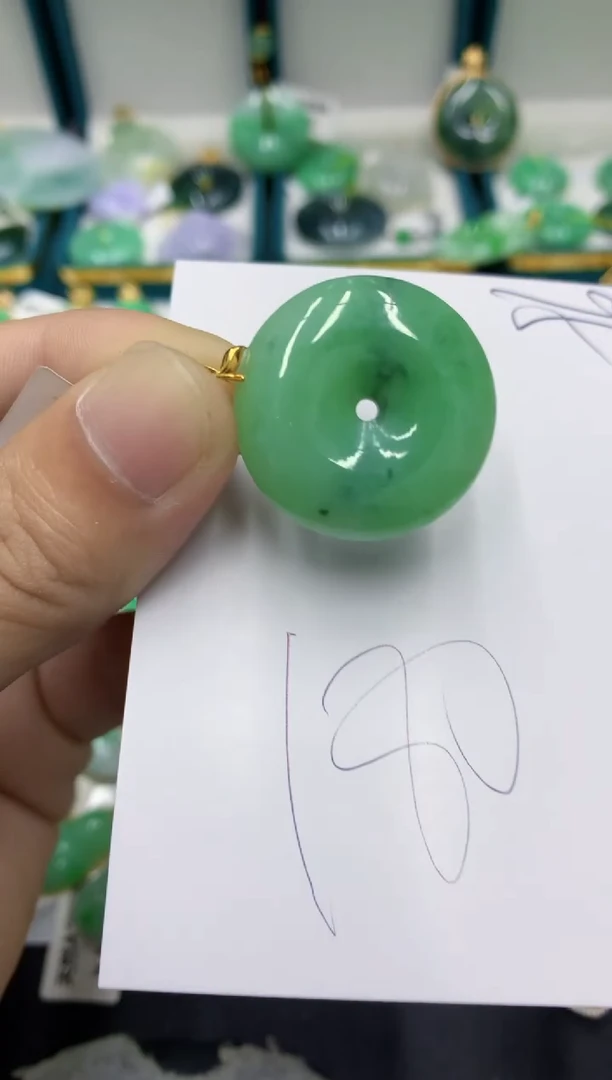 【闪购商品】翡翠颈饰18K金镶嵌翡翠