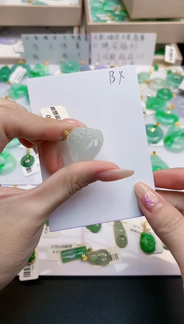 颈饰18K金镶嵌翡翠天然缅甸A货翡翠