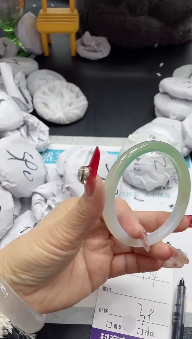 【闪购商品】石英质玉手镯未镶嵌174