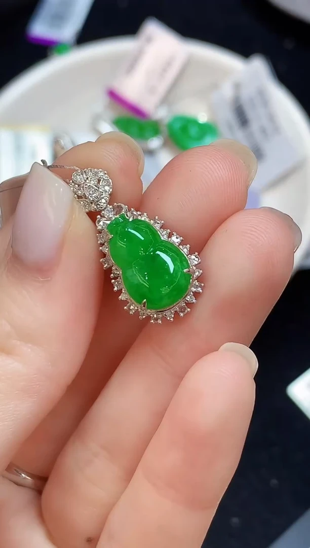 吊坠(不含链)18K金镶嵌翡翠151