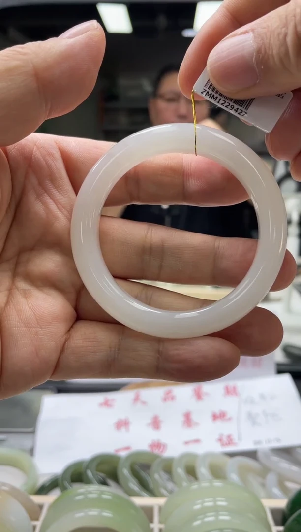 【闪购商品】和田玉手镯未镶嵌编码 9427圈口54-55