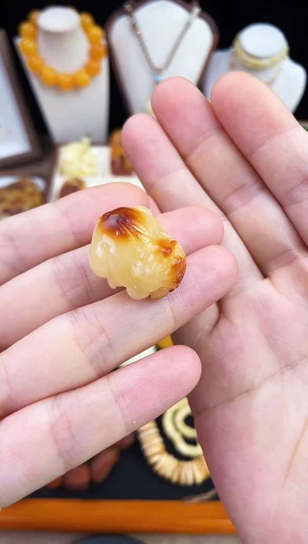 琥珀未镶嵌珠宝奇石柒月