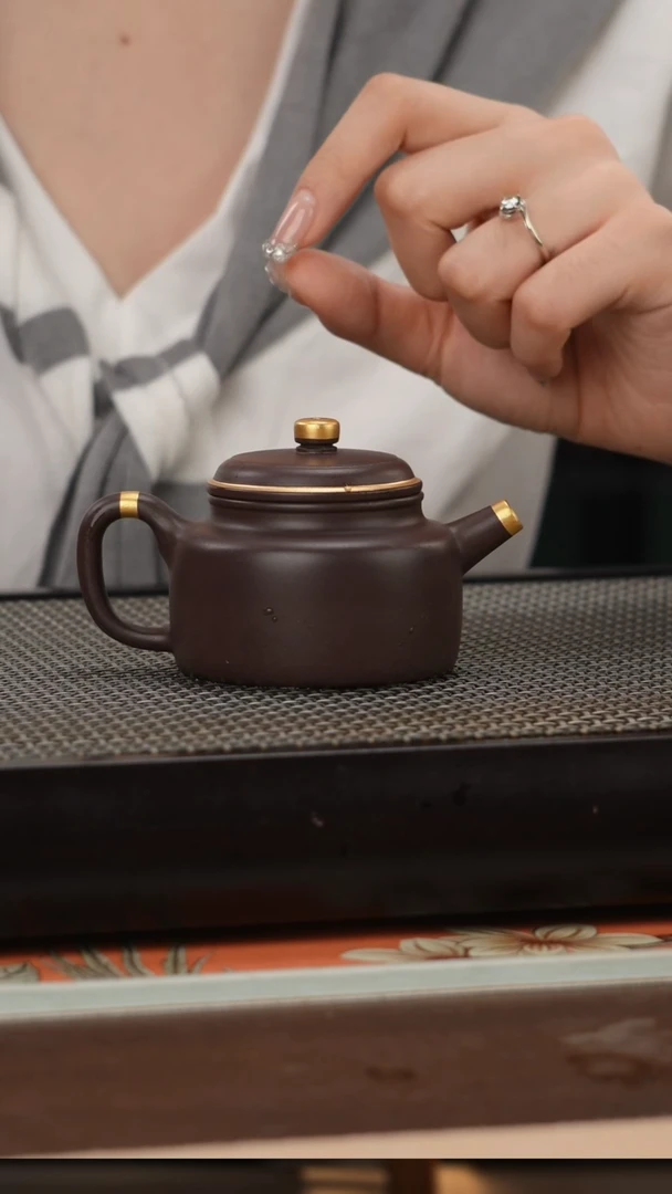 茶壶紫砂四号井茄皮紫泥描金德钟120cc