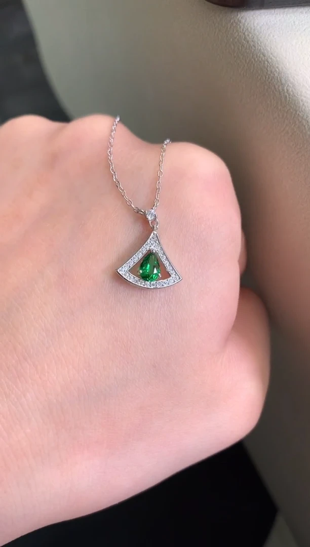 银S925镶嵌颈饰石榴石（沙弗莱）吊坠