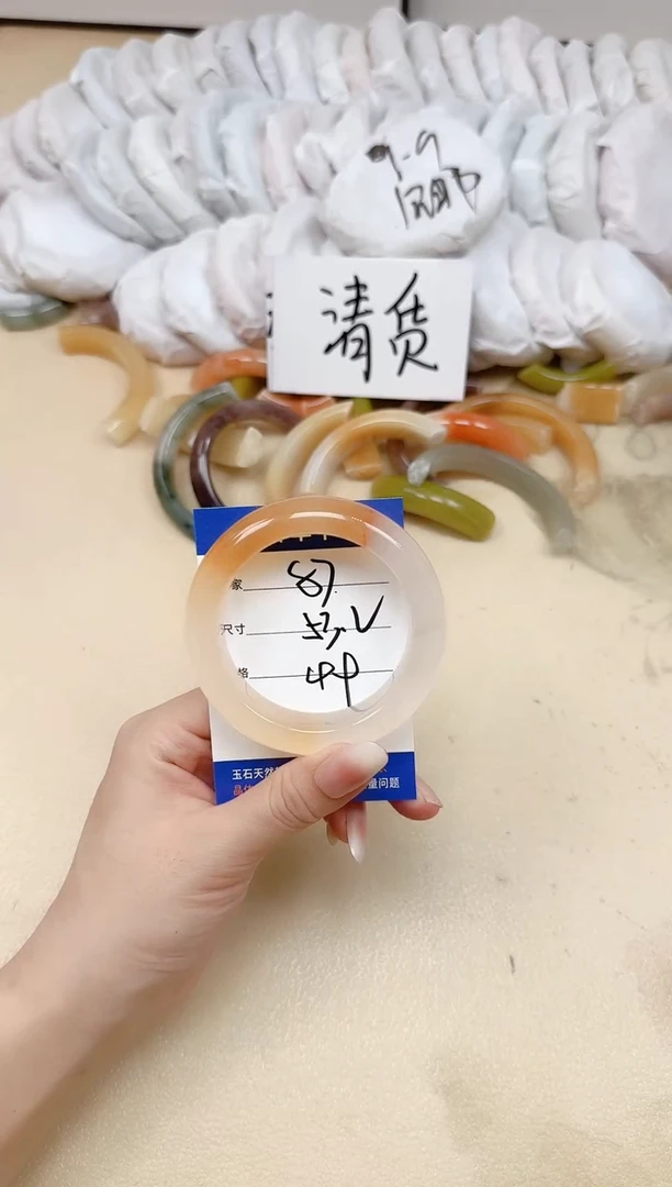 未镶嵌手镯石英质玉87/53.2