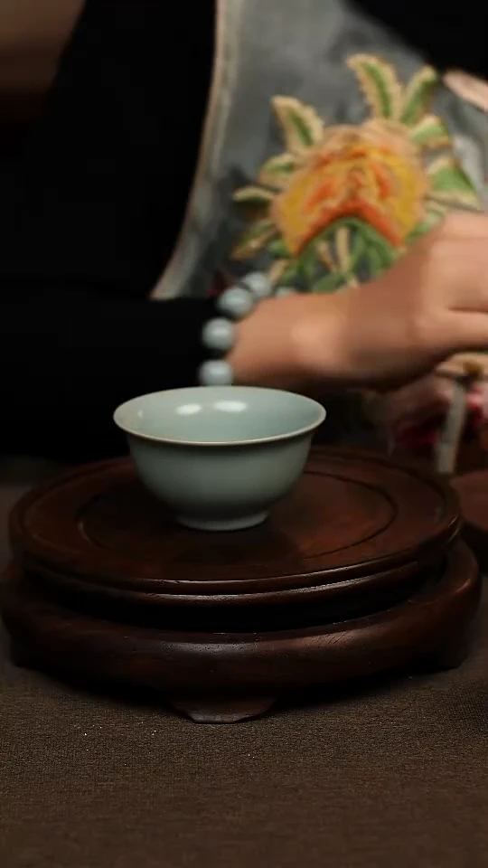 瓷片仿古天青压手杯90ml 微瑕 不带礼盒