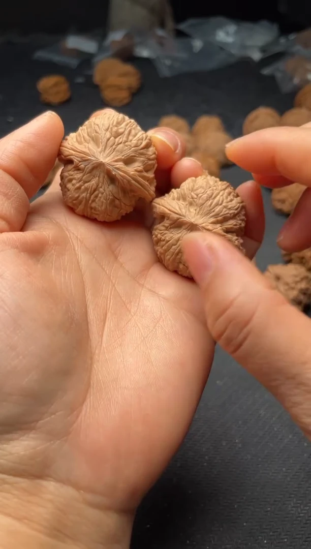 把件文玩核桃w239  绣球 37尺