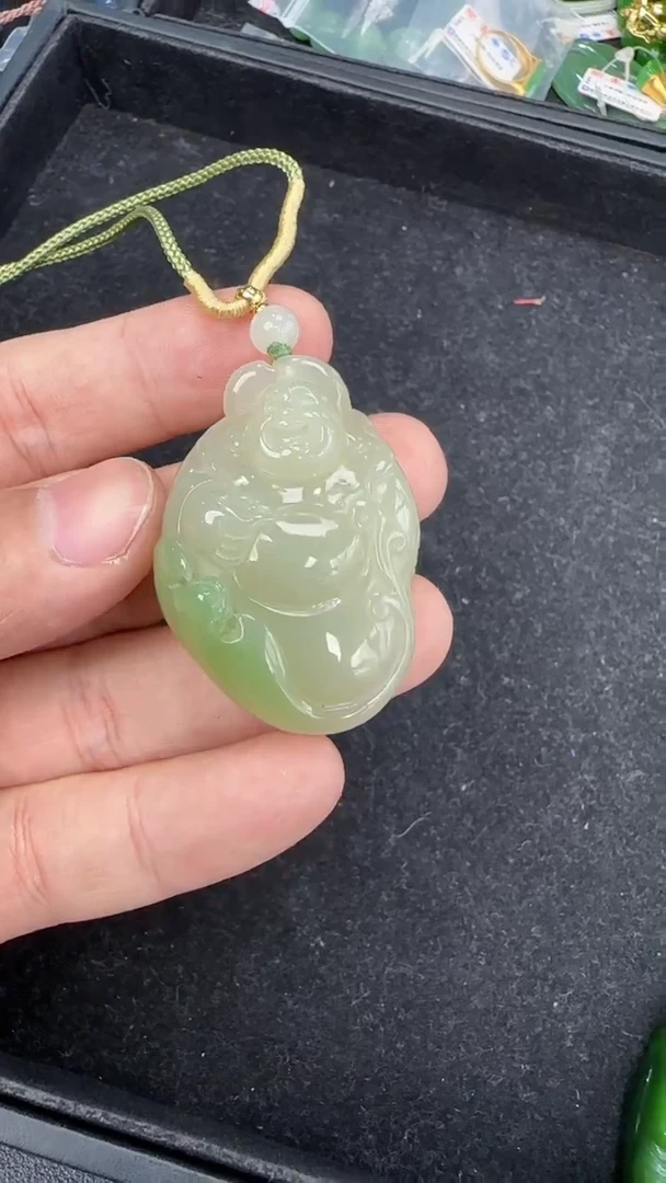 颈饰未镶嵌和田玉白加翠佛公