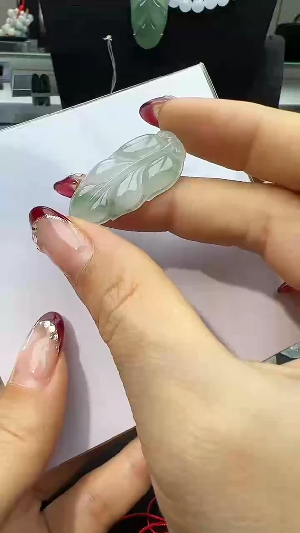 【闪购商品】翡翠颈饰未镶嵌叶子