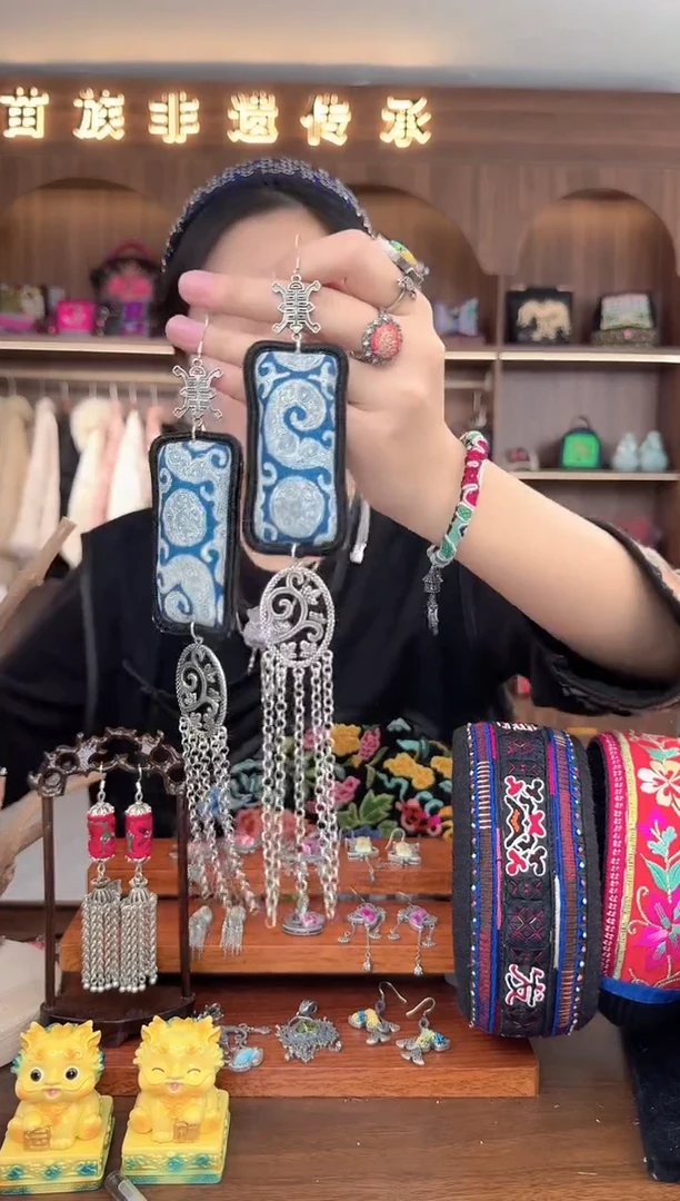 【闪购商品】织绣扶光苗绣传承32