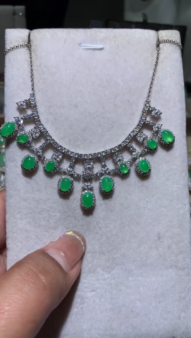 未镶嵌翡翠耳饰套链