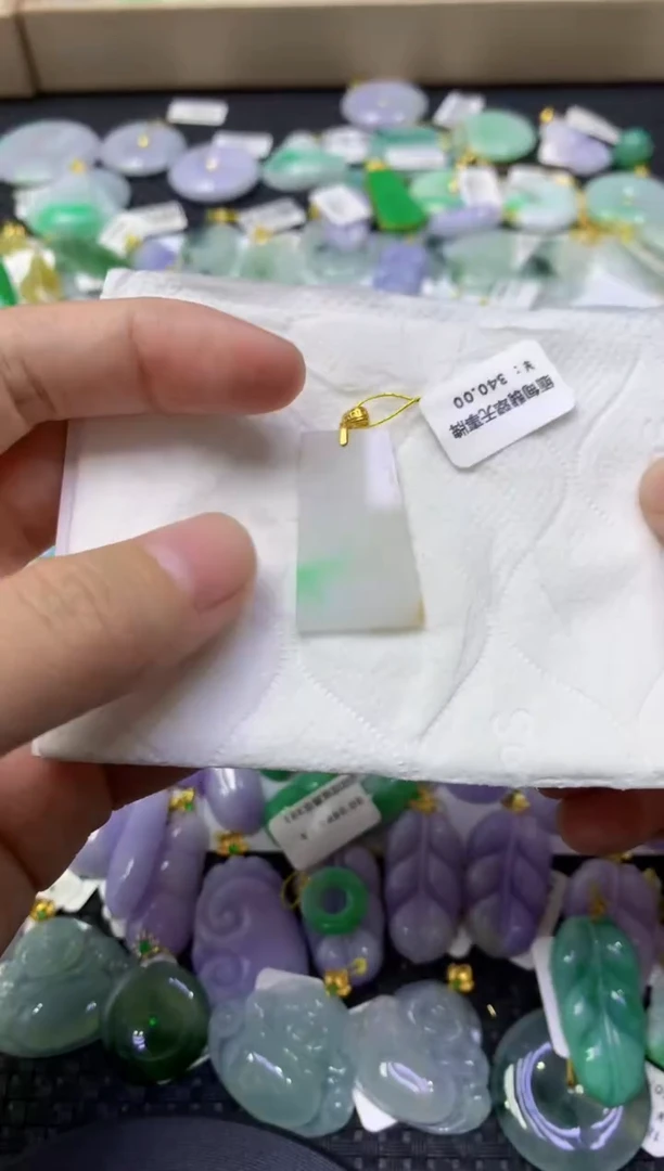 颈饰未镶嵌翡翠天然缅甸翡翠A货