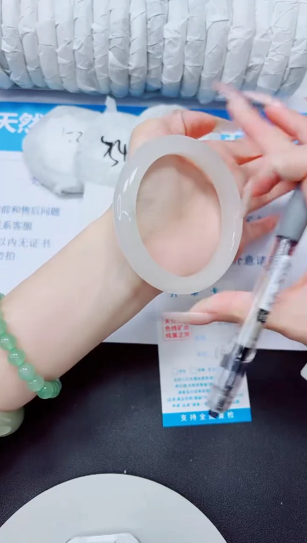 未镶嵌手镯石英质玉187/58