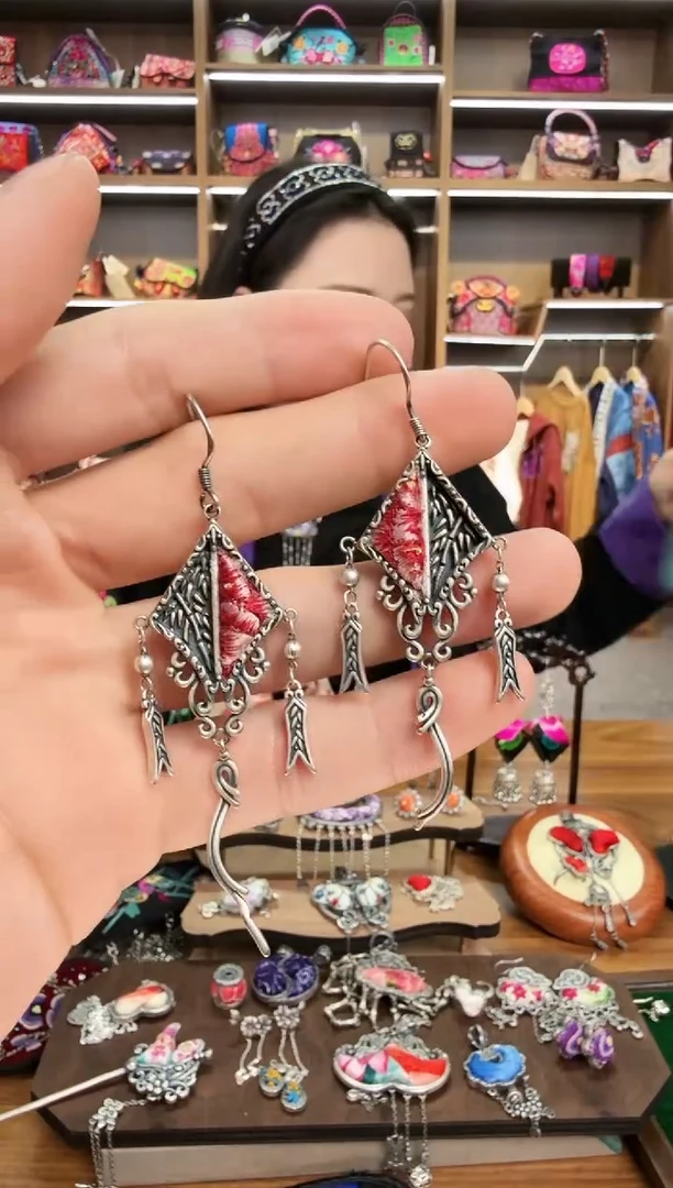 【闪购商品】织绣114蒙阿苏苗绣传承