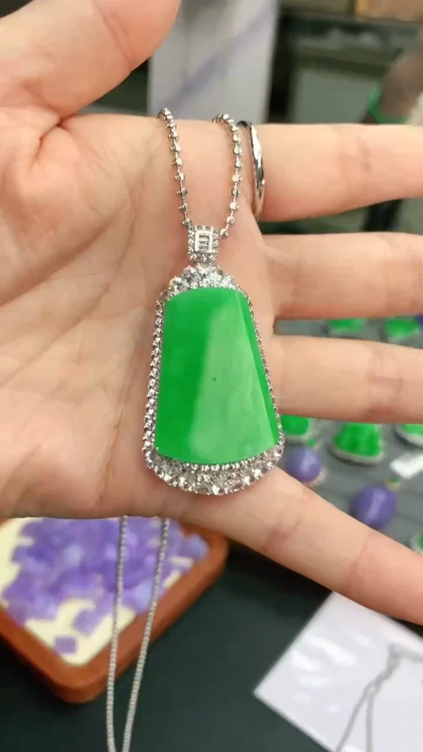 【闪购商品】翡翠颈饰18K金镶嵌赠礼盒证书