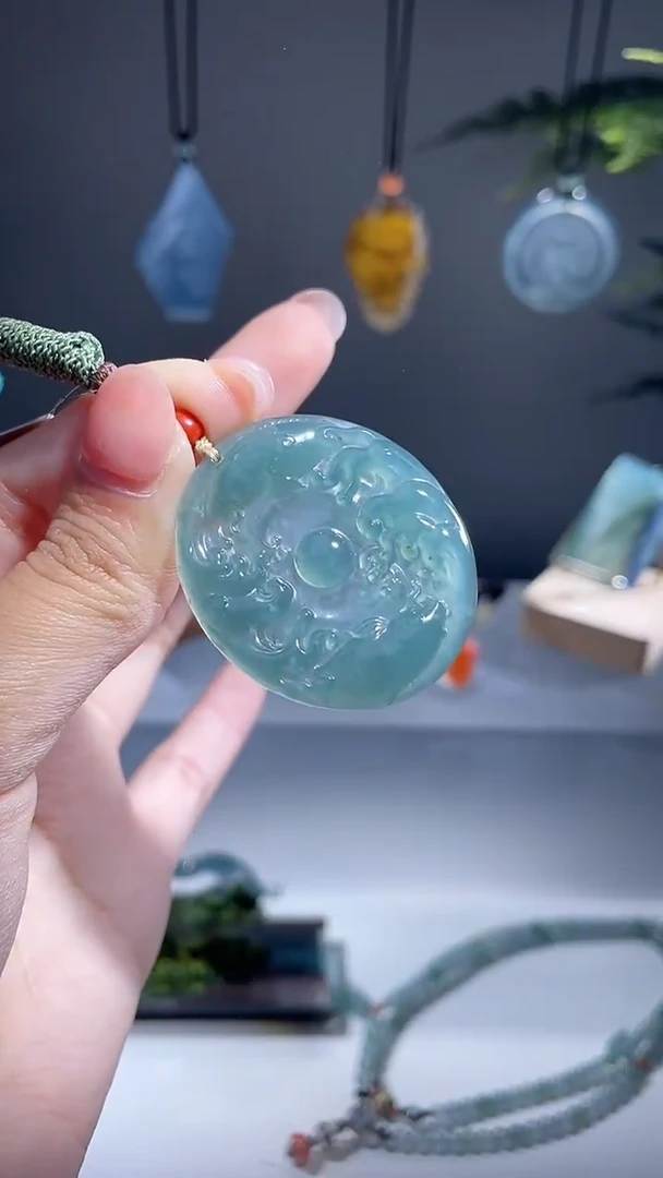 颈饰未镶嵌翡翠随形