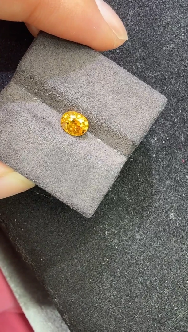 未镶嵌定制定制蓝宝石天然金丝雀黄0.97克拉国际证书