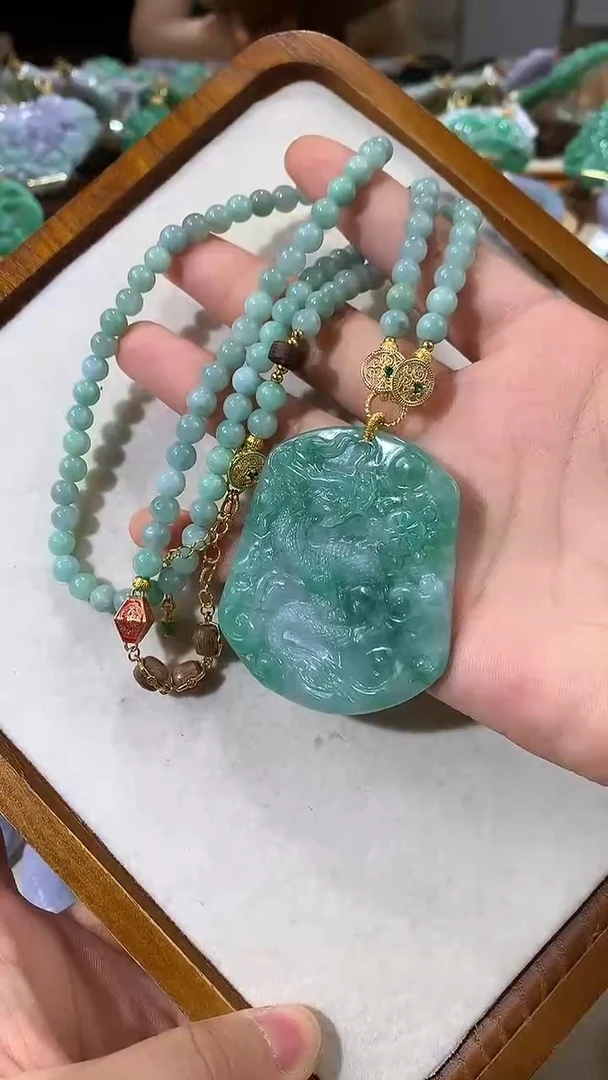 颈饰未镶嵌翡翠吊坠