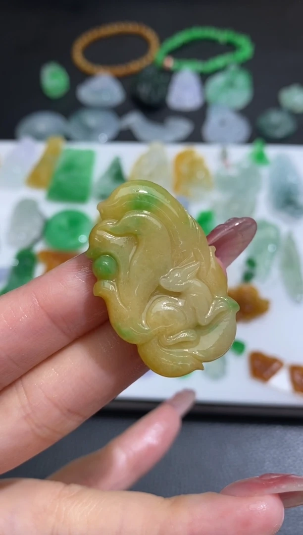 未镶嵌定制翡翠翡翠毛货~黄加绿九尾