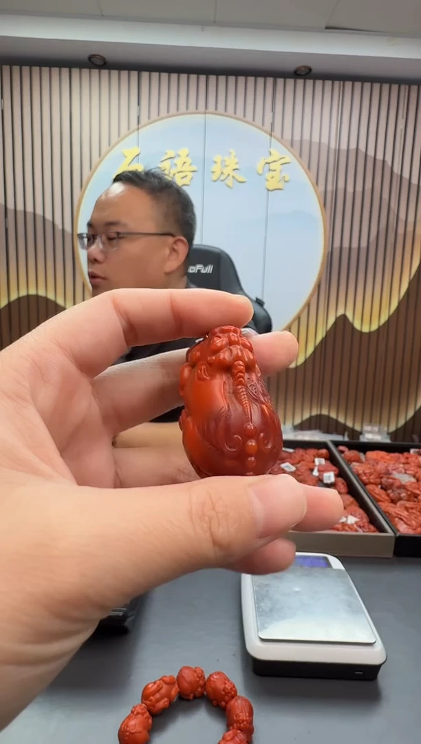 未镶嵌雕刻南红玛瑙061ZB1126产品一个