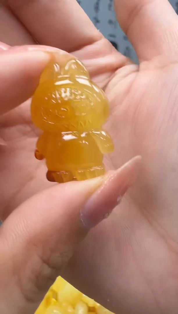 未镶嵌琥珀裸石如图