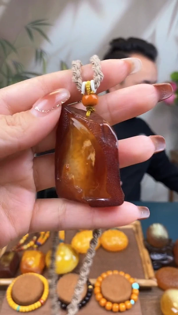 【闪购商品】琥珀裸石未镶嵌基地发货 一物一证 顺丰包邮