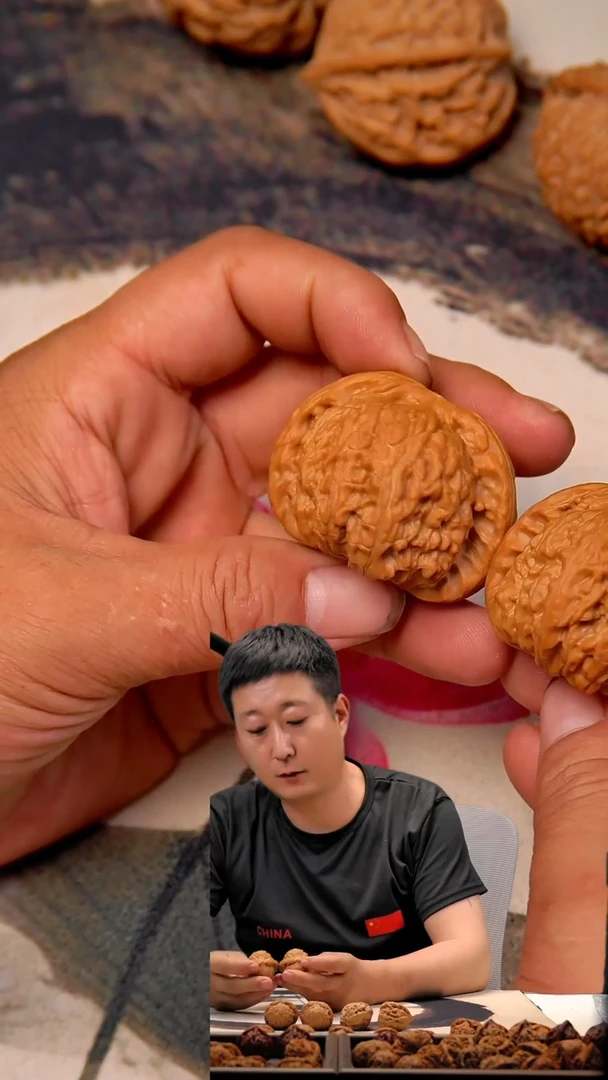 文玩核桃吊坠闷白44至46尺39.9