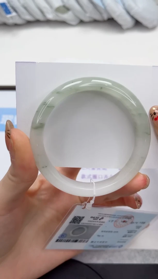 未镶嵌手镯石英质玉49-56.7