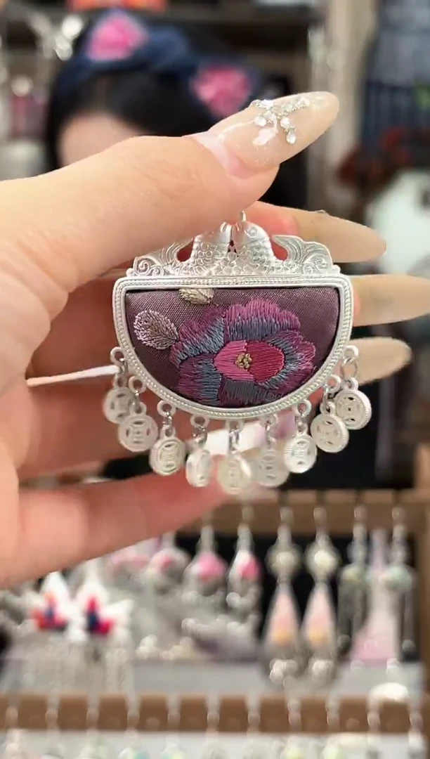 织绣民族风非遗老绣苗银饰品507