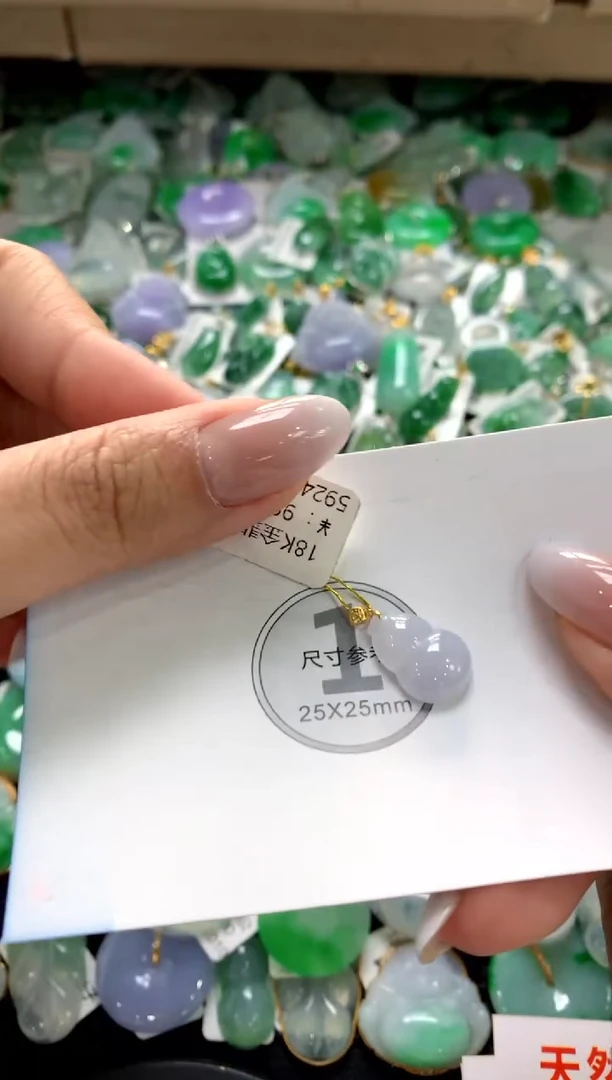 颈饰18K金镶嵌翡翠1