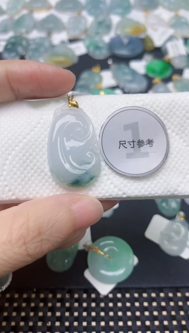 翡翠18K金镶嵌颈饰天然缅甸A货翡翠