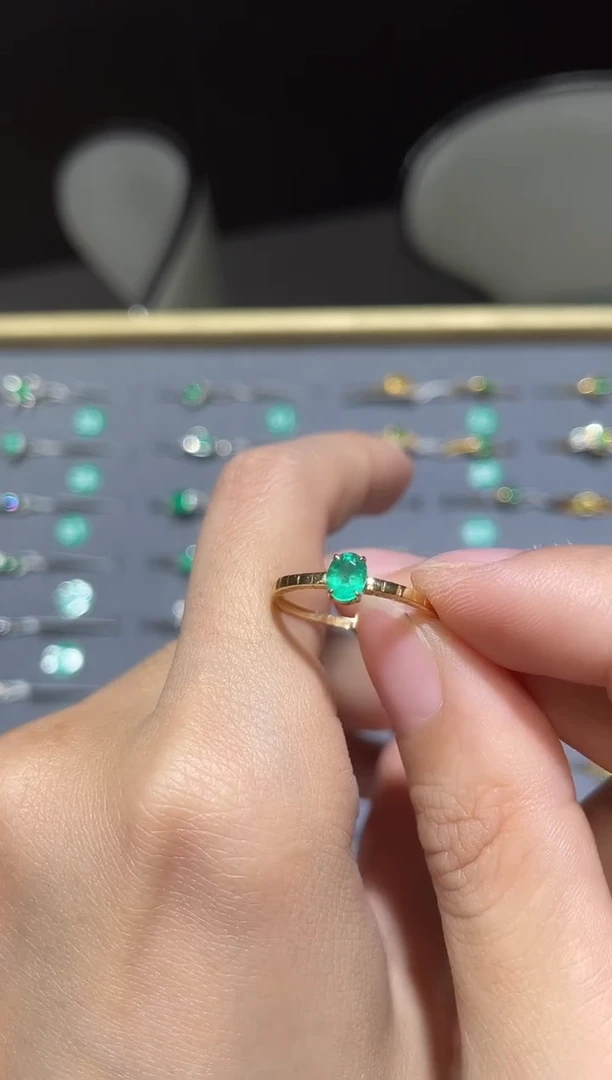 18K金镶嵌戒指祖母绿1