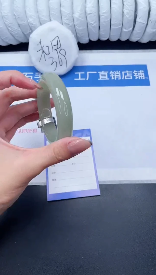 未镶嵌手镯石英质玉173-55.2DK
