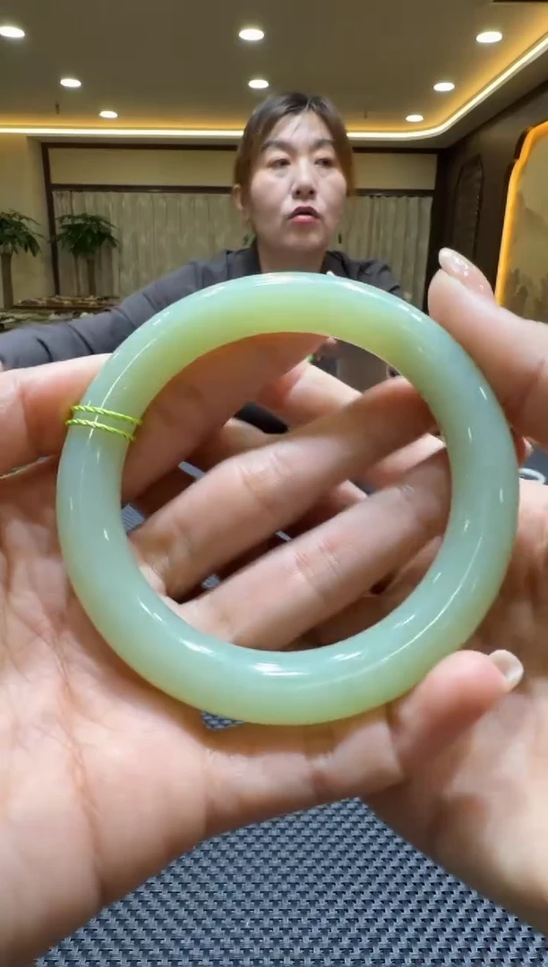 颈饰未镶嵌和田玉手镯60圆条