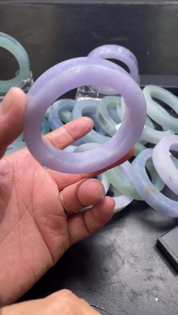 未镶嵌手镯定制翡翠夏*翡翠定制手镯