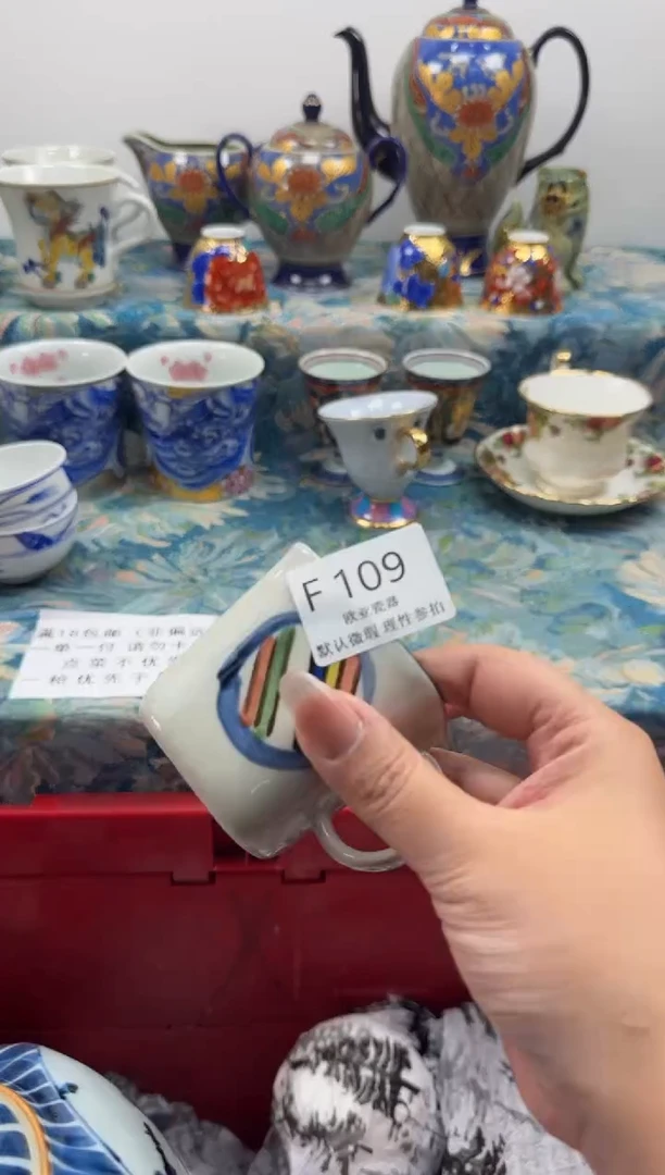 瓷片小**吖    F109