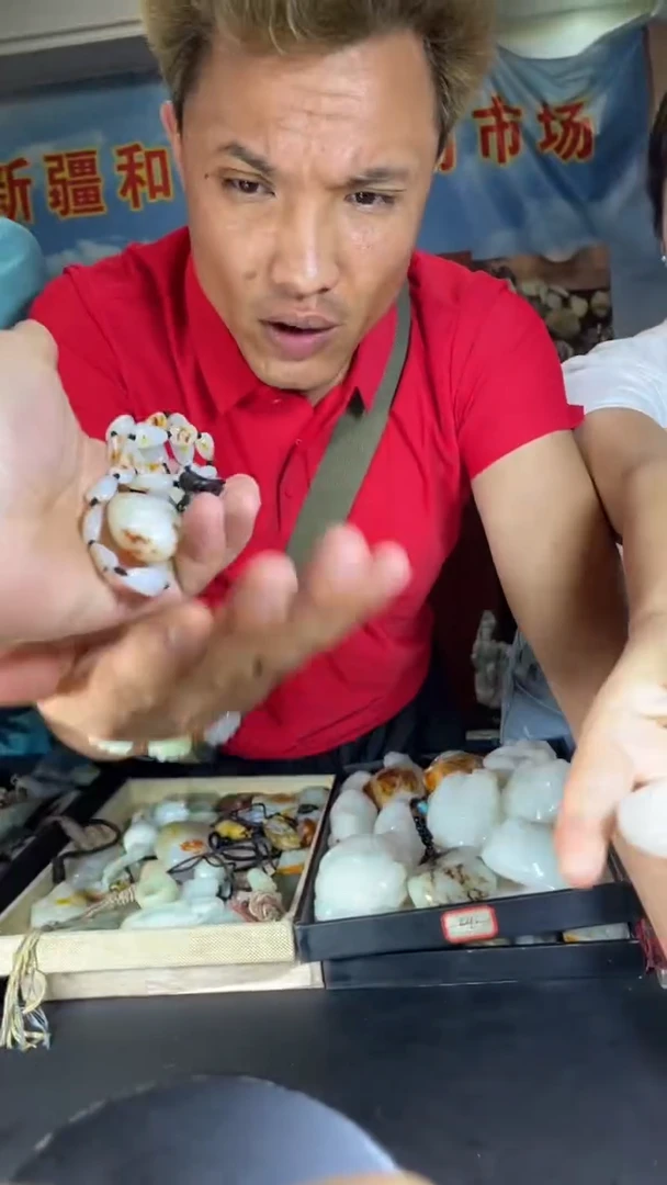 和田玉未镶嵌颈饰马****服和田玉