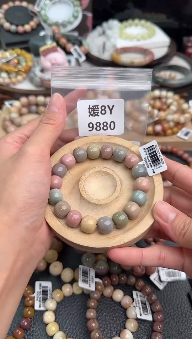 未镶嵌手链石英质玉猫*?8Y9880