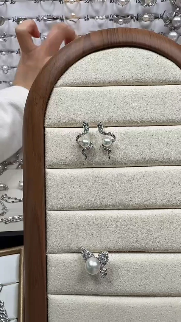 【闪购商品】海水珍珠耳饰银S925镶嵌海水珍珠灵蛇耳钉