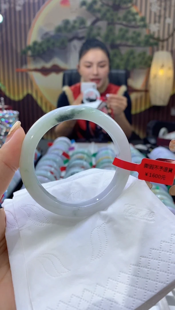 【闪购商品】翡翠手镯未镶嵌多人06217