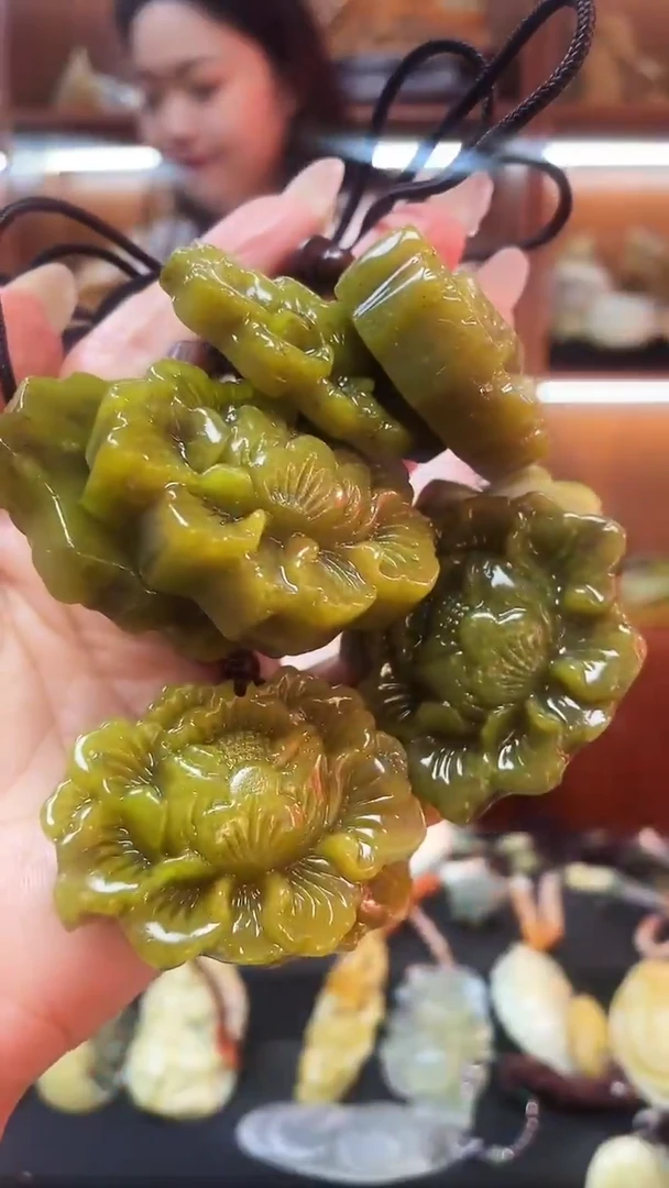 未镶嵌蛇纹石玉吊坠多样性发货，拍一发一拍二发二