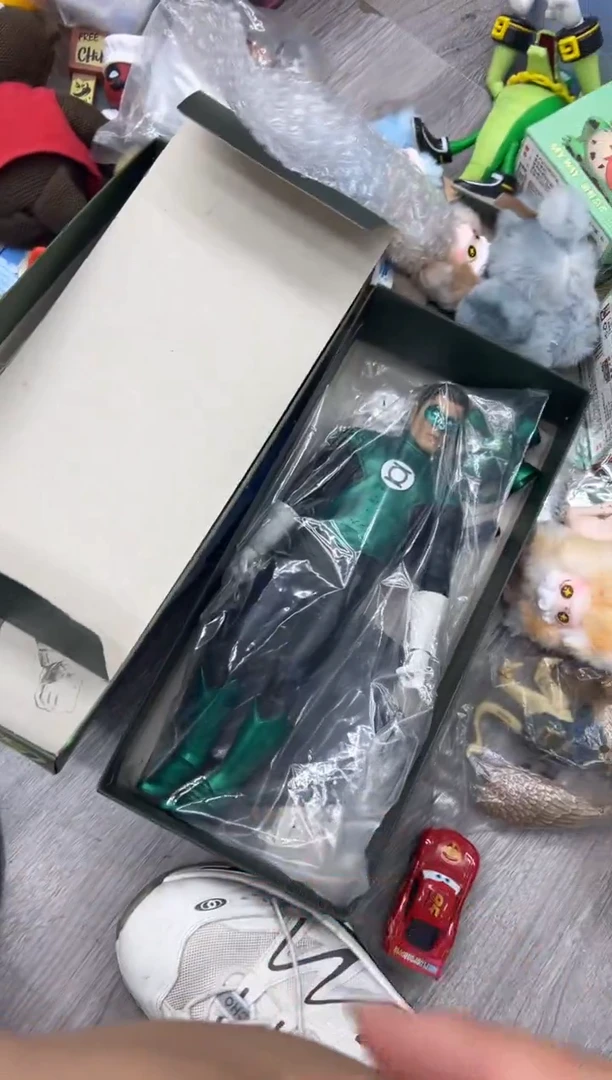 PVC绿灯侠破皮随机送一套衣服