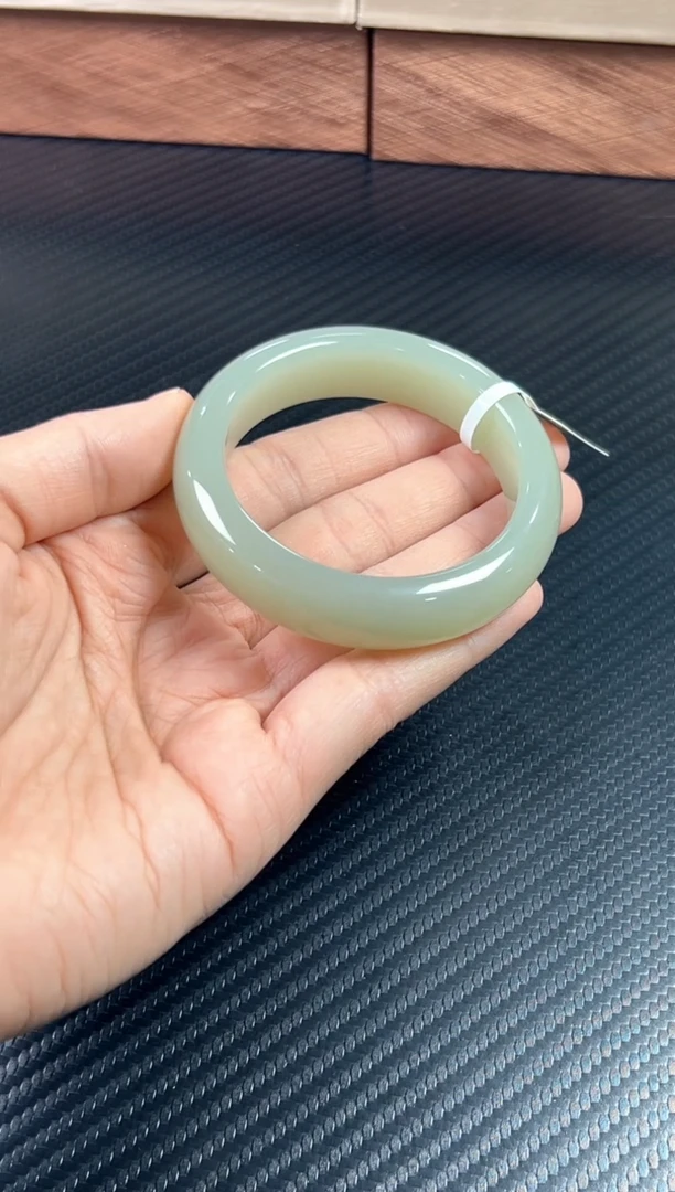 未镶嵌手镯和田玉且末微色差近矿52k