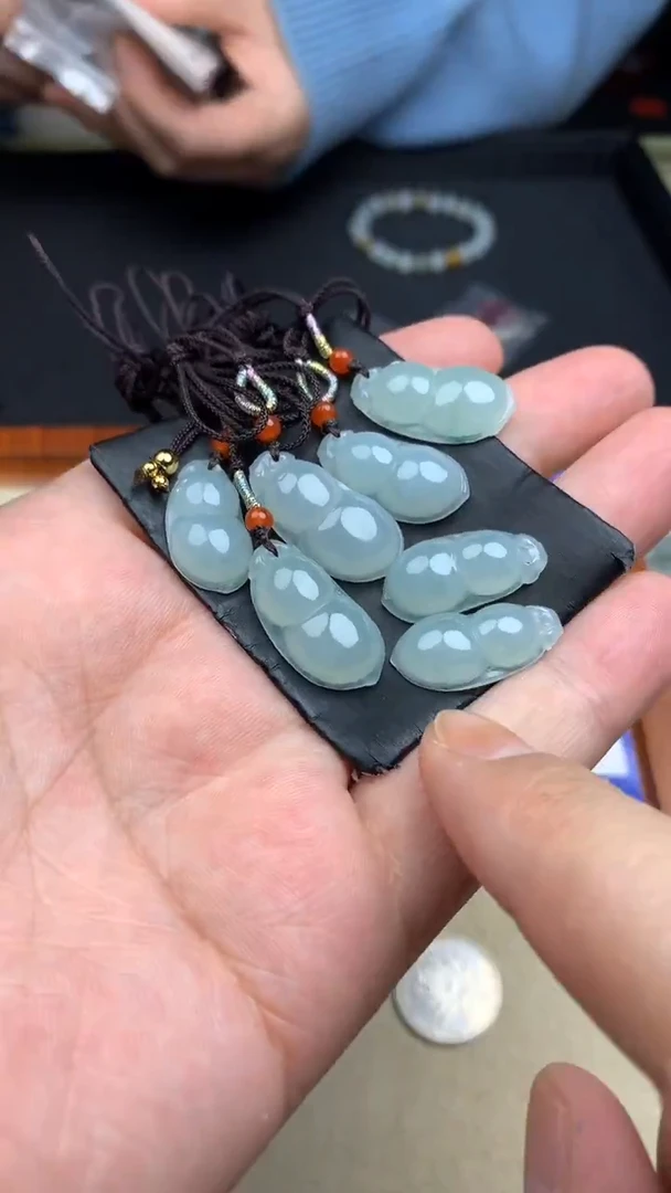 【闪购商品】翡翠颈饰未镶嵌福豆多样性发货 发一件