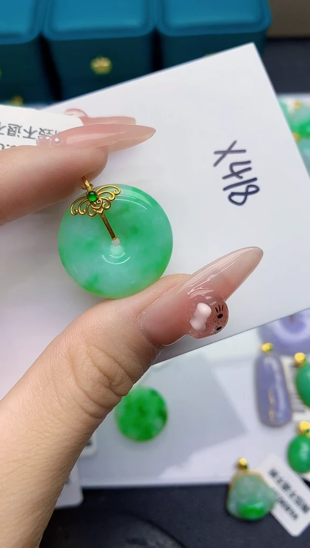 颈饰18K金镶嵌翡翠缅甸天然翡翠A货