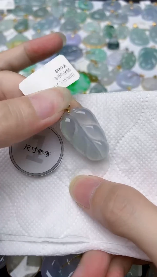 翡翠18K金镶嵌颈饰天然A货翡翠