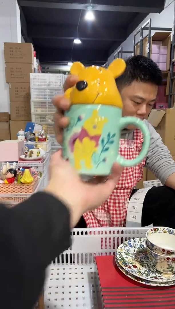 【闪购商品】杯绿色维尼带盖杯