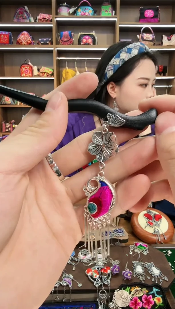 【闪购商品】织绣122蒙阿苏苗绣传承